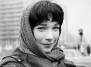 Shirley_MacLaine_b74