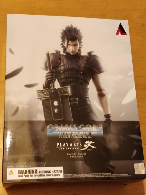7 FINAL FANTASY VII CRISIS CORE Zack Fair Play Arts Kai Figura-NUOVO e SIGILLATO