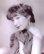 Shirley_MacLaine_b76