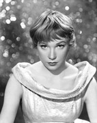 Shirley_MacLaine_b72