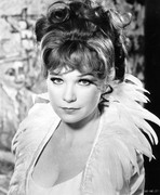 Shirley_MacLaine_b71