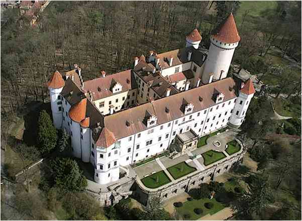 Castillo de Konopiste residencia del archiduque confiscado en 1921 por el estado checoslovaco. Los nazis en su momento lo saquearon y por un tiempo vivieron allí los huérfanos de Francisco y Sophia