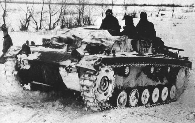 StuG III Ausf E durante los combates invernales en Rzhev. Febrero de 1942