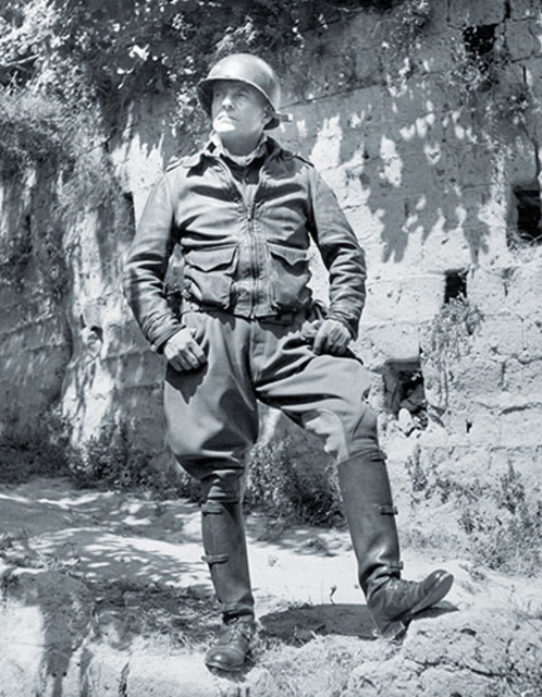 Lucian Truscott, comandante de la Tercera División de Infantería de Estados Unidos en Sicilia. Julio de 1943