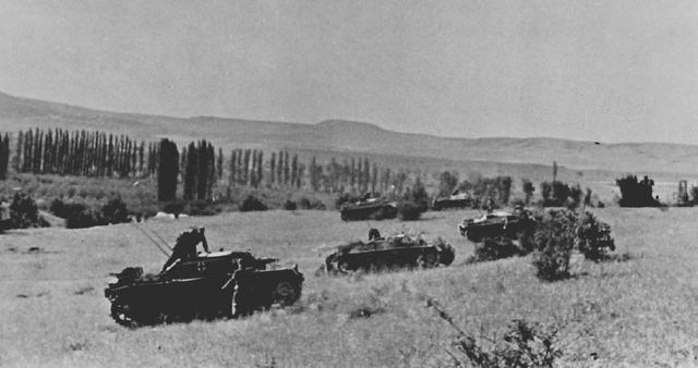Compañía de StuG III durante la campaña de Crimea. Primavera de 1942