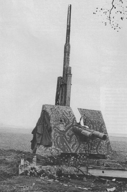 Flak de 88 mm puesto fuera de combate por unidades del Ejército Rojo durante los combates en los accesos a Berlín. Abril de 1945